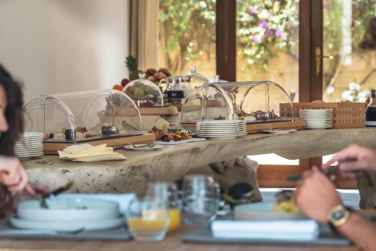 La Suera San Pantaleo Hotel Екстериор снимка