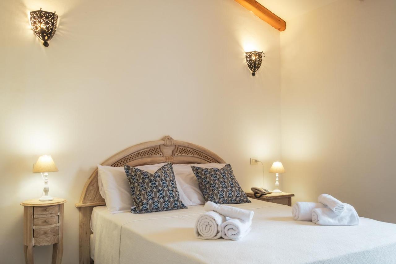 La Suera San Pantaleo Hotel Екстериор снимка