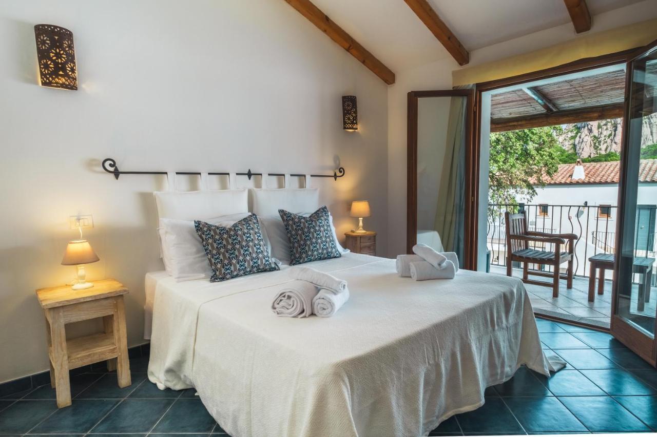 La Suera San Pantaleo Hotel Екстериор снимка