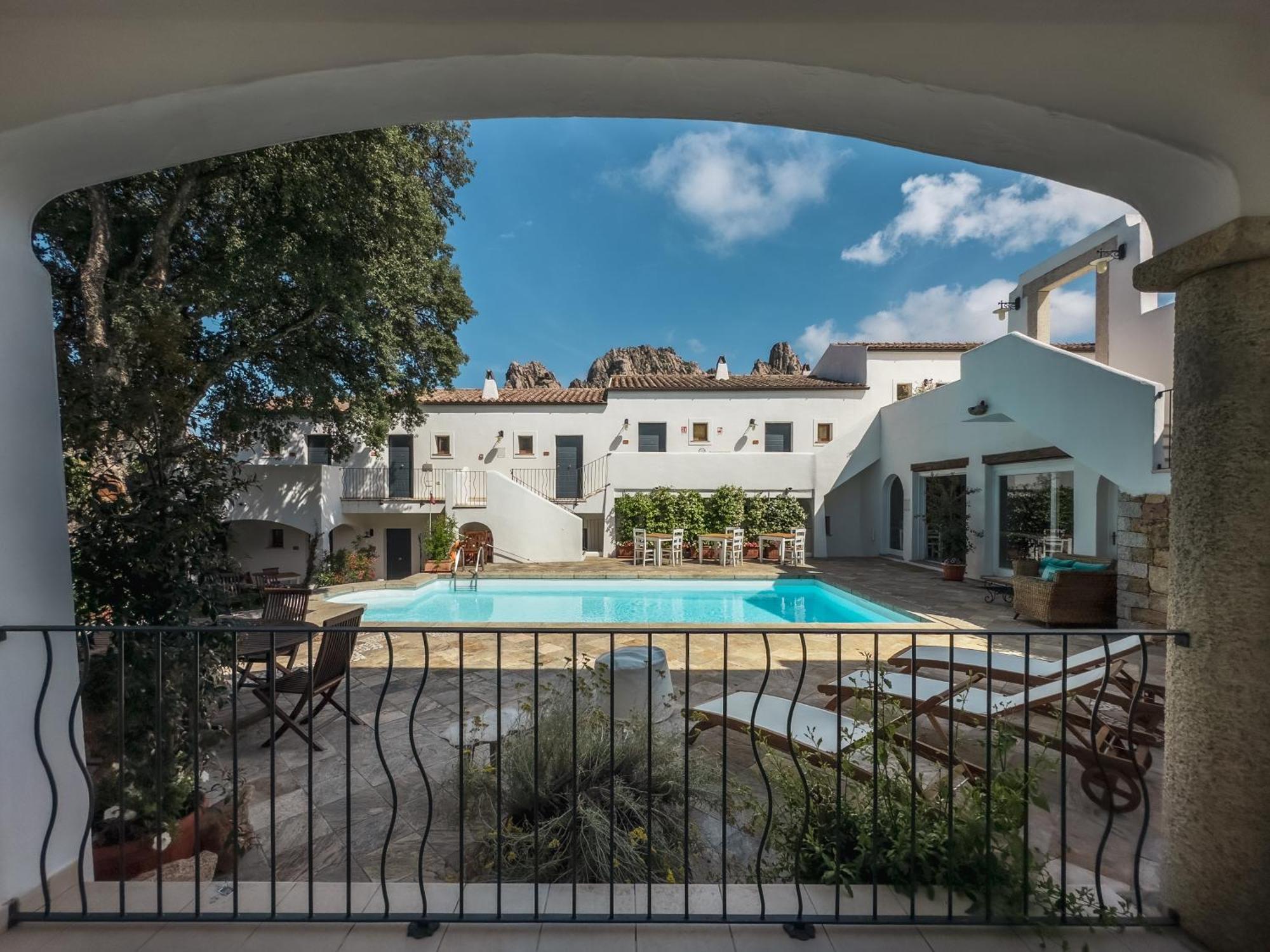La Suera San Pantaleo Hotel Екстериор снимка