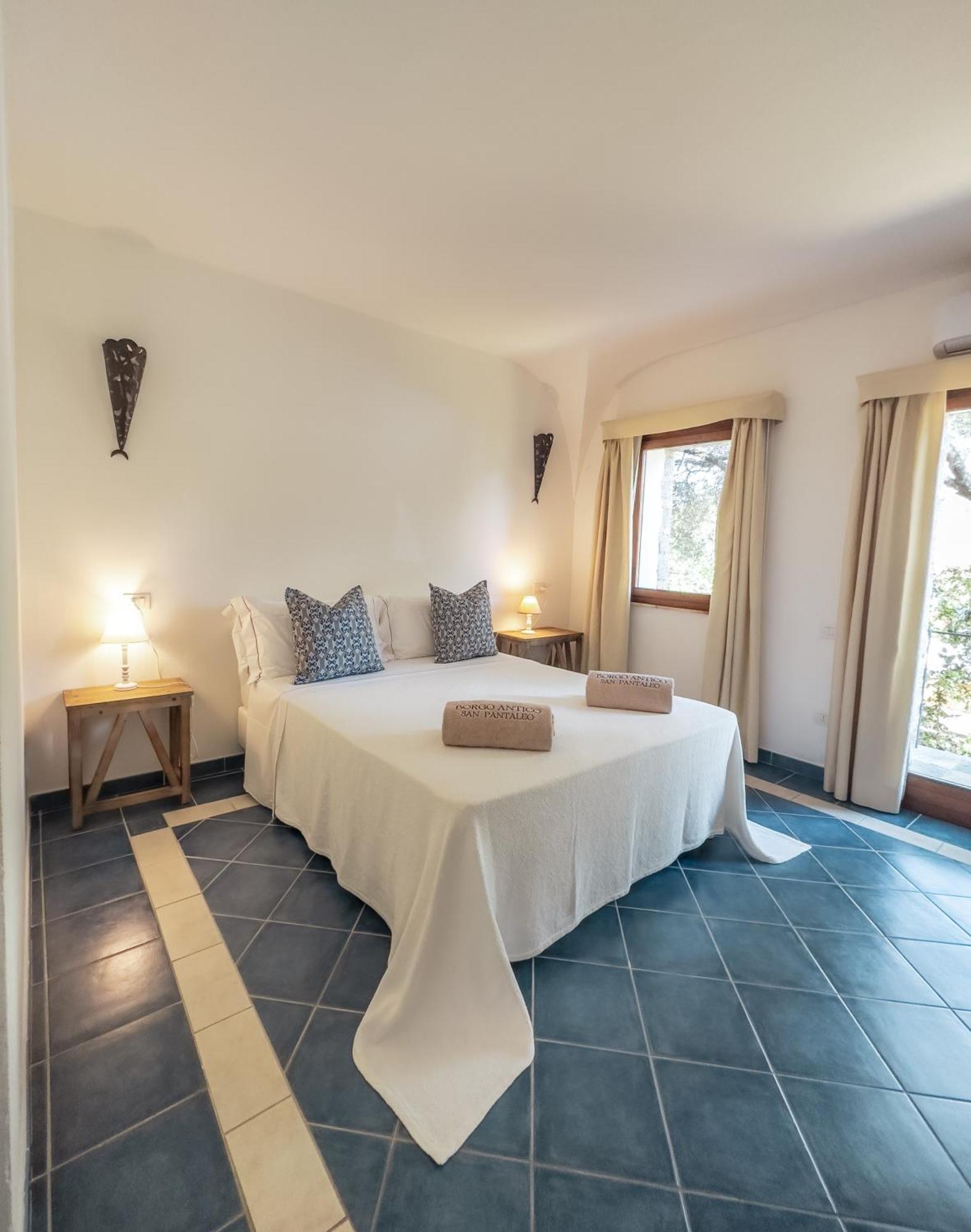La Suera San Pantaleo Hotel Екстериор снимка