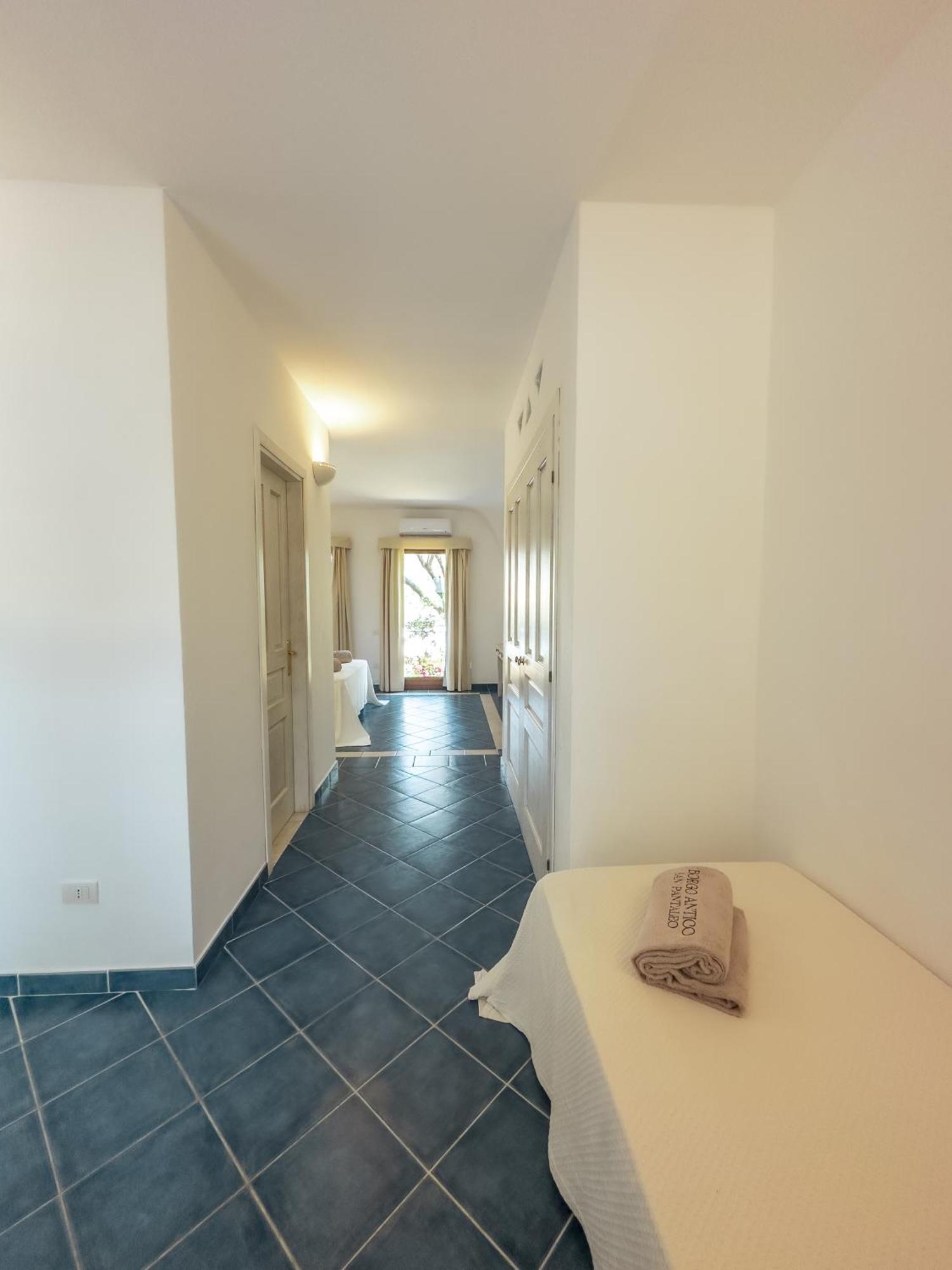 La Suera San Pantaleo Hotel Екстериор снимка