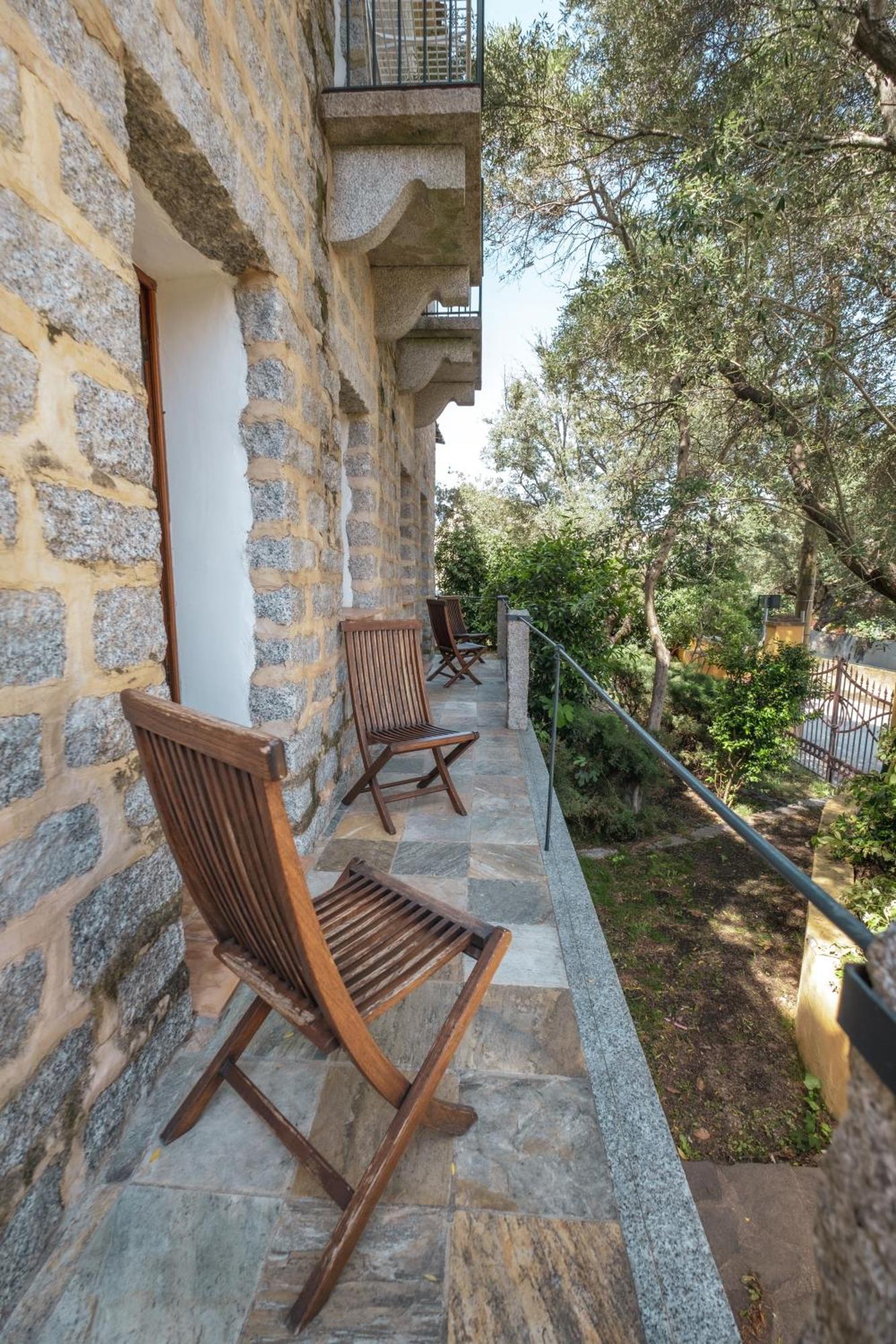 La Suera San Pantaleo Hotel Екстериор снимка